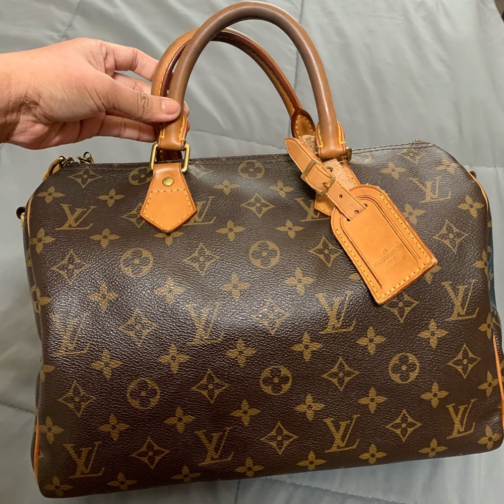 $SOLD$ Auth LV Bandouliere 30 monogram